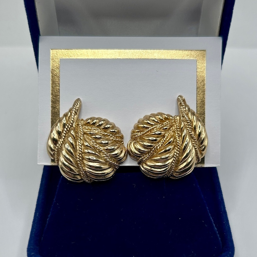 Monet Vintage 10k Gold Textured Shell Clip On Earrings - Picture 12 of 13